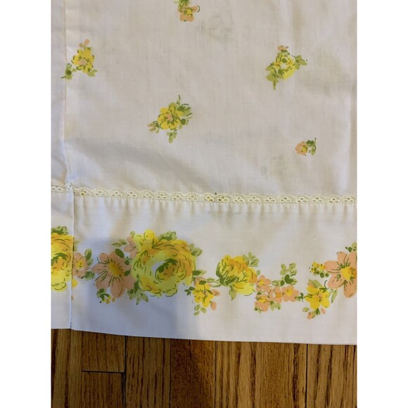 Vtg Mohawk  Standard Muslin Pillowcase Newcastle Yellow Floral Lace Scallop 70s - Picture 7 of 12